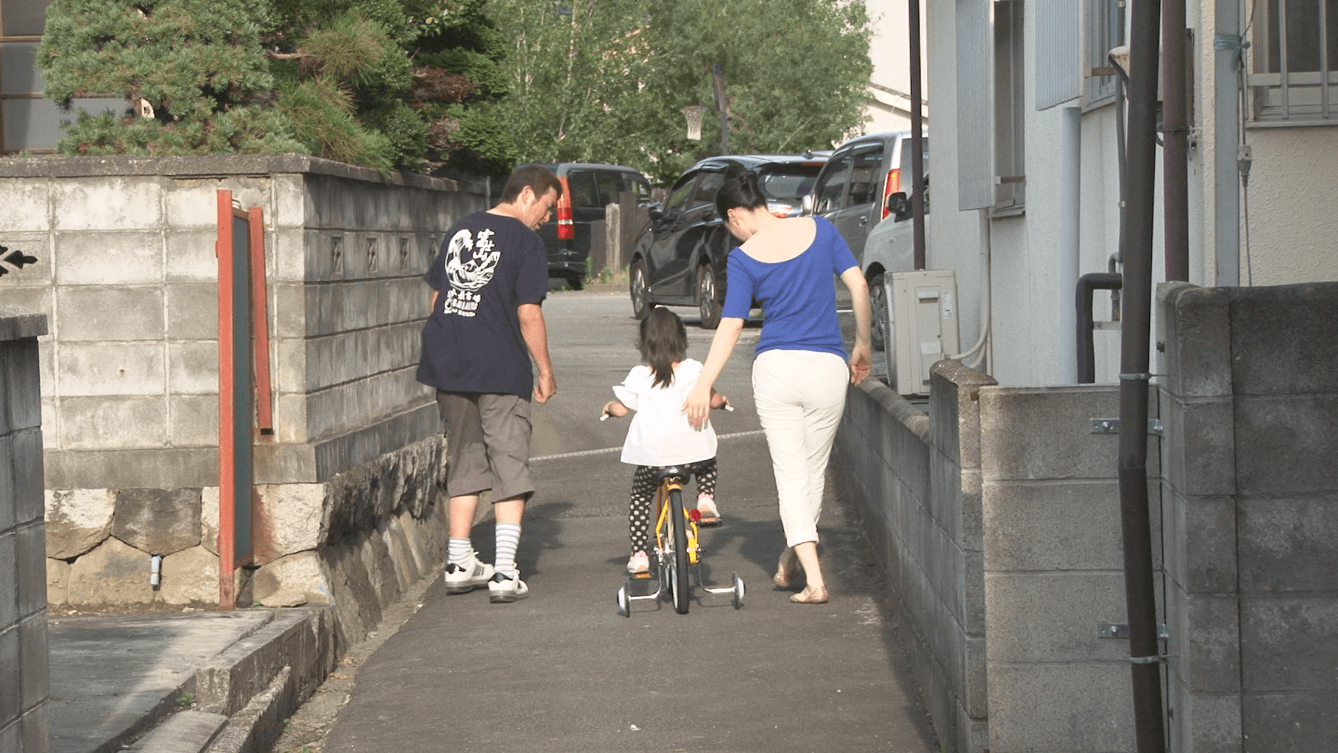 ひいくんと街①｜ドキュメンタリー映画『ひいくんのあるく町』